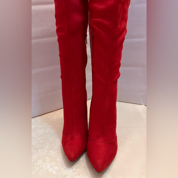 Forever 21 Shoes - Women’s red suede like material sz 7.5 with a 4” heel.